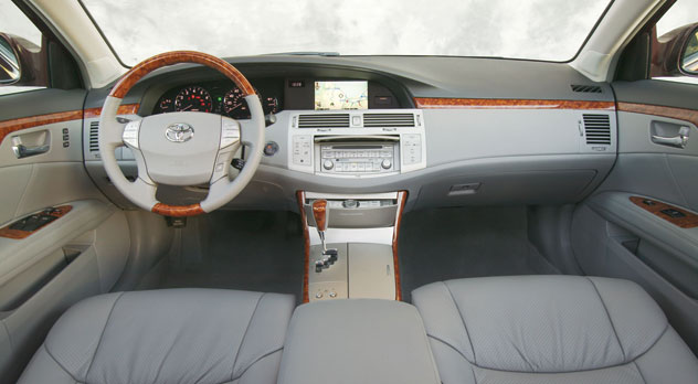 (Above): Interior view of the 2008 Toyota Avalon.